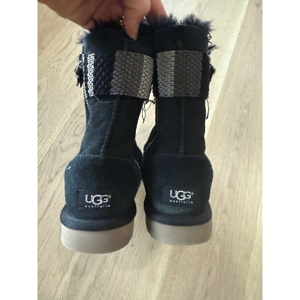 $160 UGG Women's MINI BAILEY BUTTON II 8 39 BLACK Suede Ankle Boots Shoes Winter - Picture 3 of 7